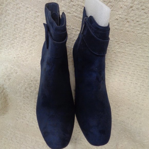 IMPO navy faux suede bootie NIB with buckle detail and block heel - Picture 3 of 6